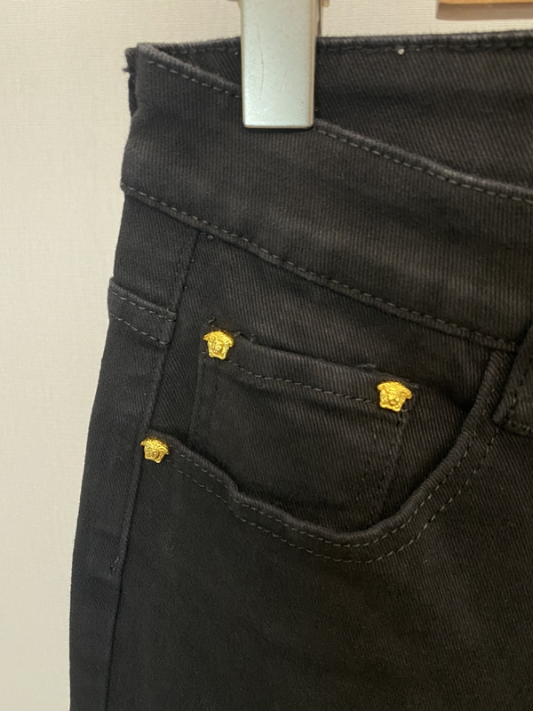 ブランドジーンズ着用イメージ